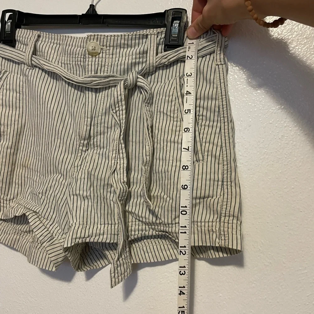 American Eagle Outfitters Pinstripe High Rise Belted Shorts With Pockets Size 6